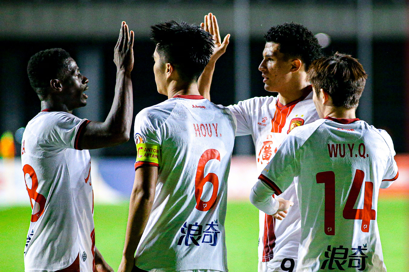 包含威根竞技客场取胜，积分紧追前列的词条