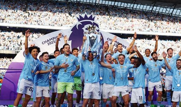 包含曼城领衔英超，成为夺冠热门的词条