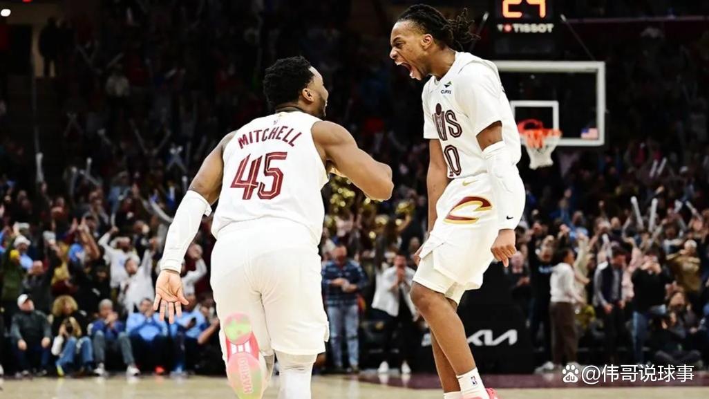 关于爵士险胜黄蜂，米切尔率队逆转的信息