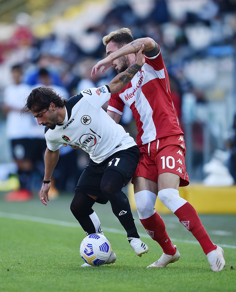 包含佛罗伦萨逆转斯佩齐亚，豪取重要胜利的词条