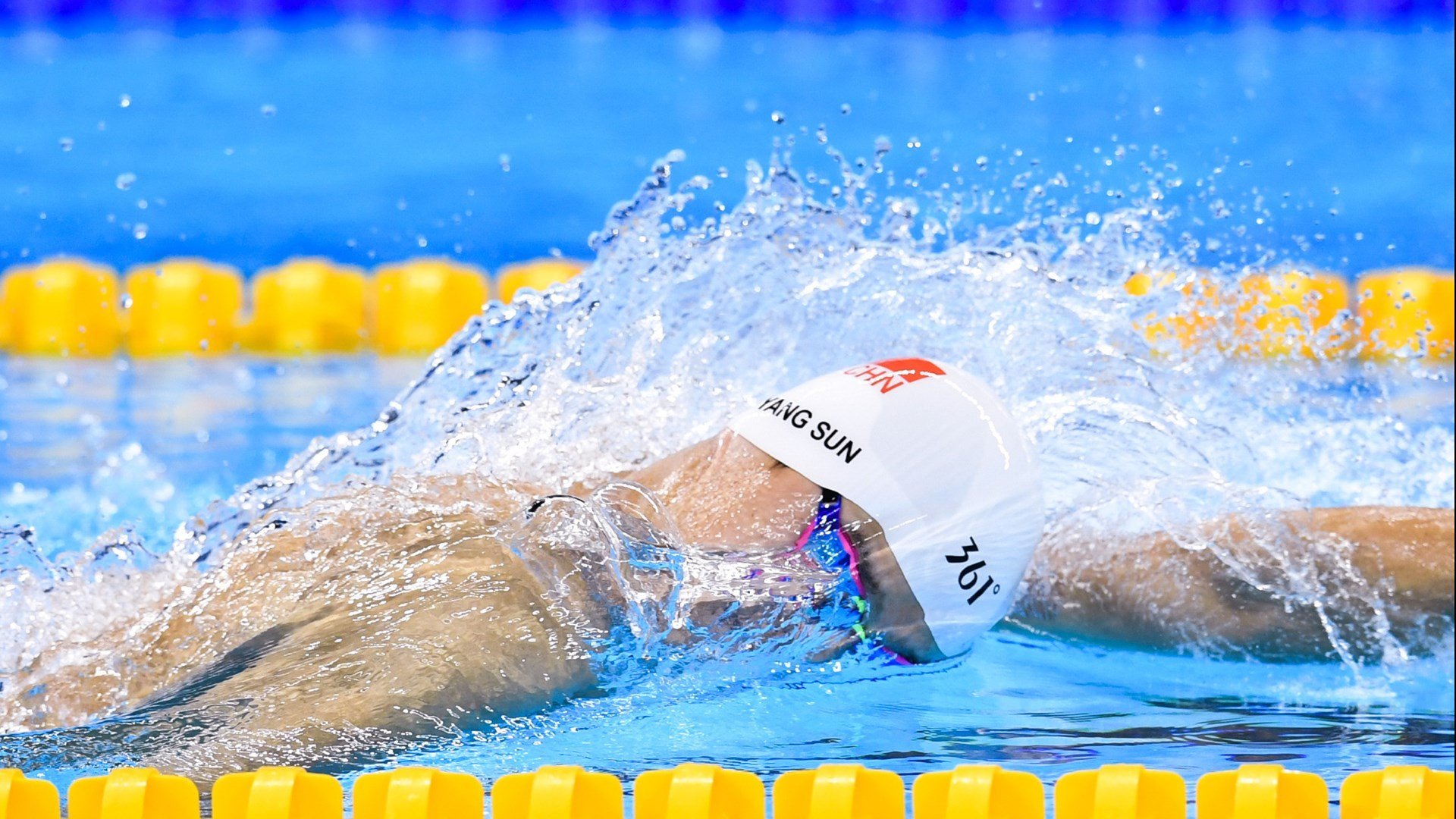 奇迹之夜，红牛二队惊天逆转法拉利，阿隆索惊艳四座书写F1传奇