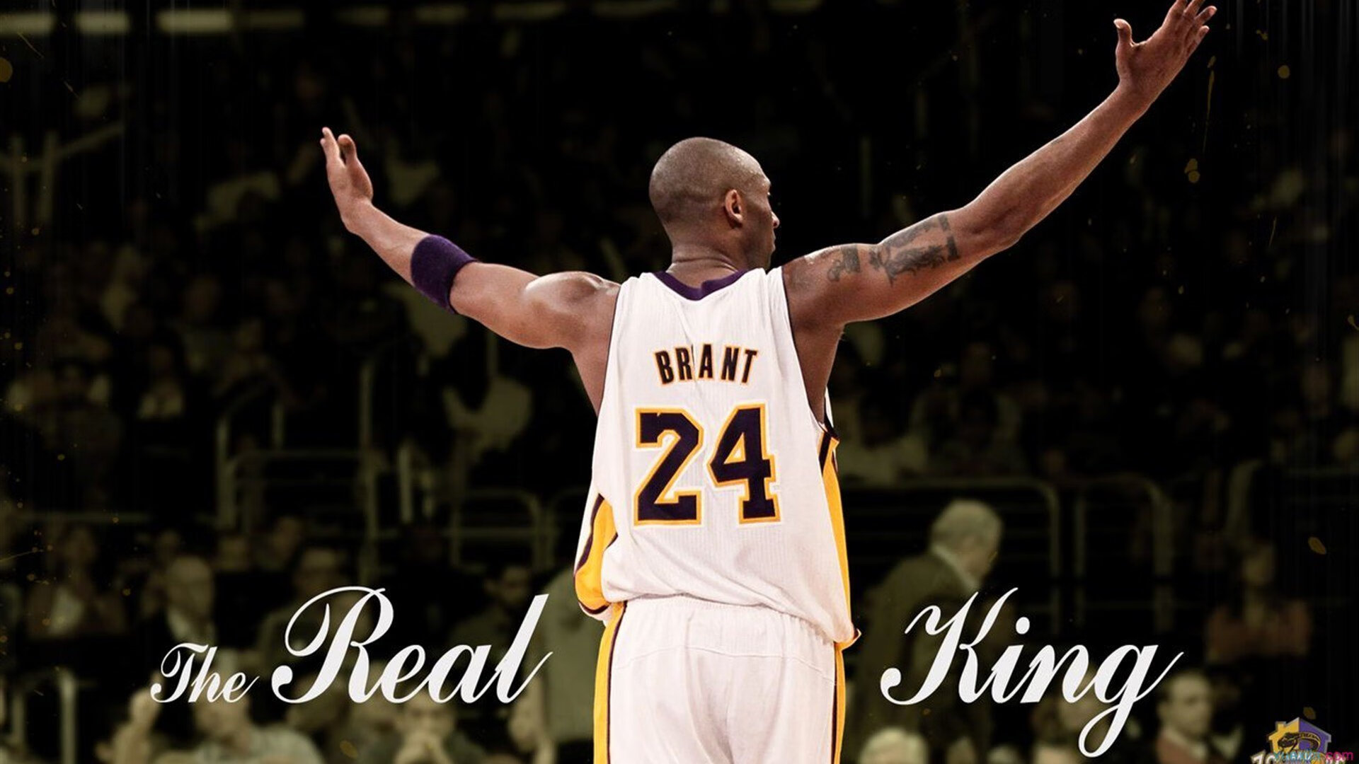 利拉德高光时刻定乾坤，马刺鏖战山东队展现篮球无国界魅力